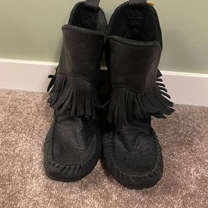 Size 8 Manitobah Mukluks